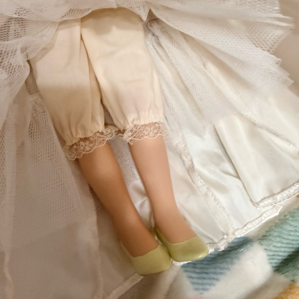 Bridal Doll - Picture 5 of 10